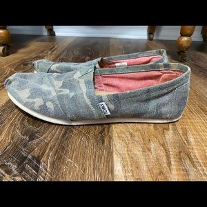 Women’s Toms Camo Size 10